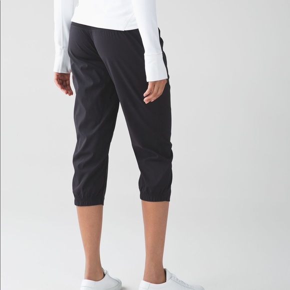 Lululemon Studio crop black Size 2 Crop Swift - Picture 5 of 14